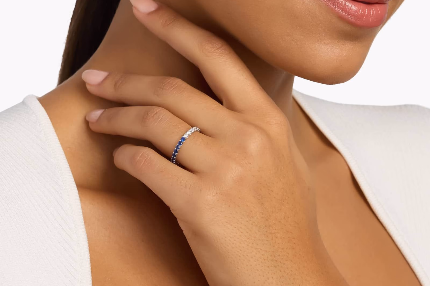 Sapphire and diamond ring in 18K white gold
