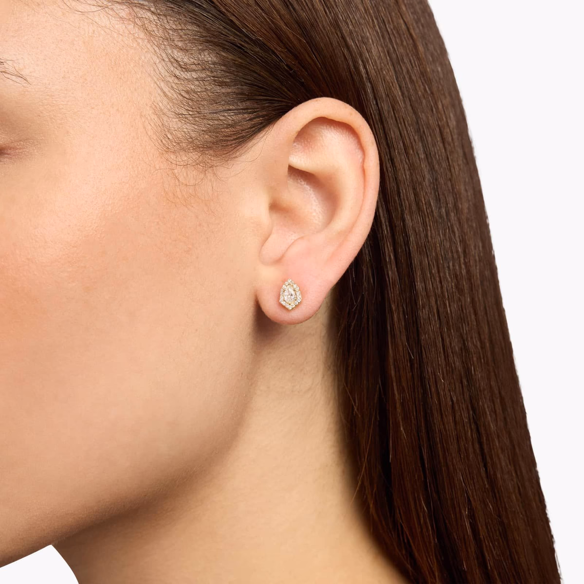 Shop the Look — pear diamond earrings yellow gold lab grown lifestyle