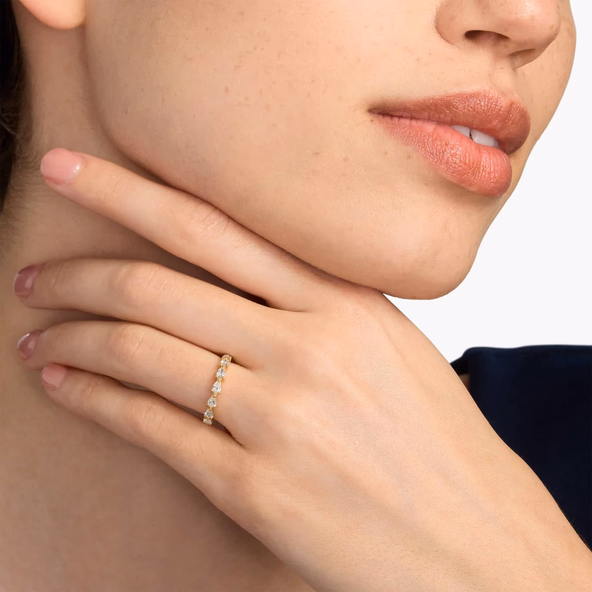 Pear diamond wedding band metal matching guide — white gold, yellow gold, rose gold, platinum