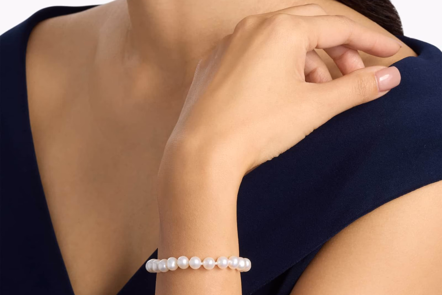 Freshwater Pearl Bracelet White Gold Large Pearls — Lifestyle Shot