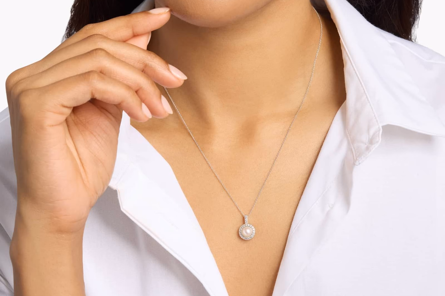 Blue Nile sterling silver gemstone rope pendant lifestyle photo showing necklace worn on model