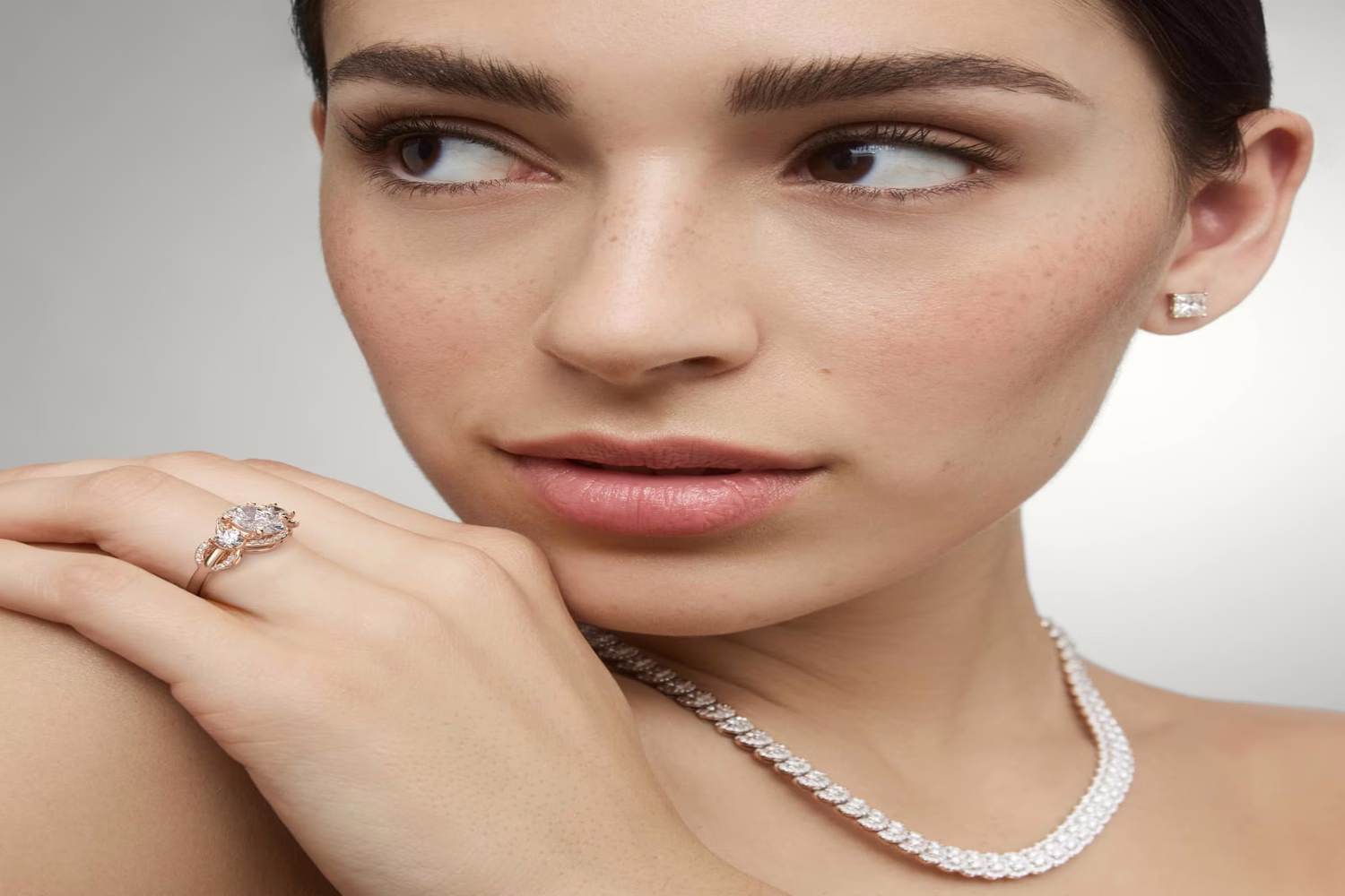 oval diamond halo engagement ring rose gold split shank