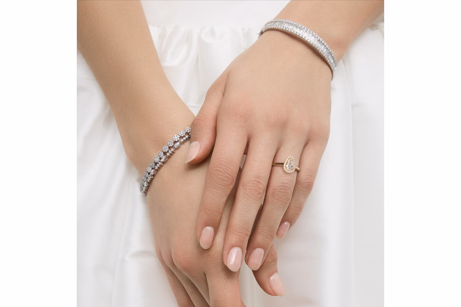 Pear diamond halo ring in yellow gold — James Allen pavé halo setting, Diamond Critics