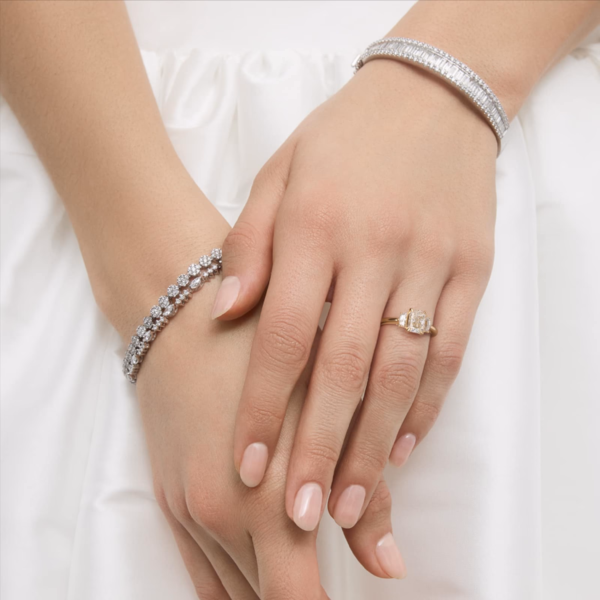 Radiant cut engagement ring yellow gold model view